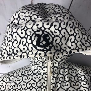 Lululemon scuba Hoodie size 2 (This is a rare one)